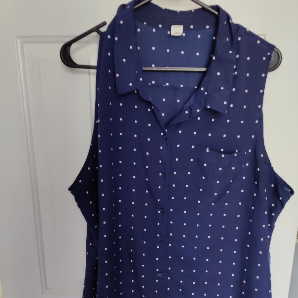 Old navy sleeveless button down navy print XL